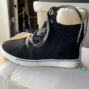 Black high top sneakers new never worn